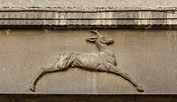 Godło „Sarna” na kamienicy ul. Pawia 18