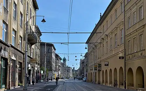 Widok od ul. Dietla. Prawa strona nieparzysta.