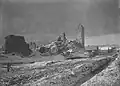 Zniszczona wieża i zamek po ostrzale rosyjskiej artylerii, lata 20. XX wieku