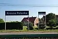 Tablice informacyjne na przystanku kolejowym Krosno Polanka.