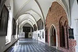 Krużganki klasztoru dominikanów.