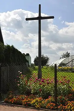 Krzyż przy ul. Ogrodowej 30 poświęcony 9.11.1952