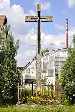 Krzyż przy ulicy Długiej 2z 1982