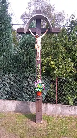 Krzyż przy drodze do Czarnej