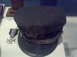 Czapka i Order Virtuti Militari V kl. po ks. I. Skorupce, ze zbiorów Muzeum Wojska Polskiego w Warszawie