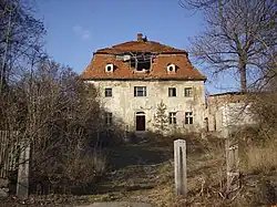 Plebania w ruinie (2008)