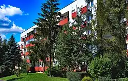 Wnętrze osiedla, blok przy ul. Witosa 33