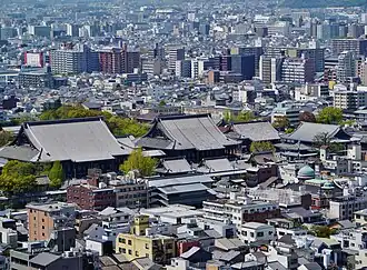 Widok z Kyoto Tower na Nishi Hongan-ji