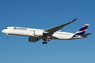 Airbus A350-900 w barwach LATAM Brasil podczas testów w Tuluzie