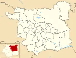 Mapa konturowa Leeds, blisko centrum na dole znajduje się punkt z opisem „Elland Road”