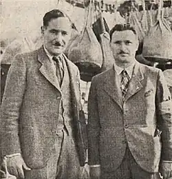 Zdjęcie dwóch mężczyzn w garniturach