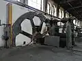 Walcarka z kołem zamachowym w hali walcowni Huty Silesia w Świętochłowicach-Lipinach