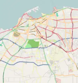 Mapa konturowa Trypolisu, blisko centrum u góry znajduje się punkt z opisem „Ambasada Rzeczypospolitej Polskiej w Trypolisie”