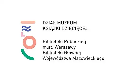 Logo Muzeum Książki Dziecięcej. Po lewej stronie syrenka ułożona ze snaków geometrycznych. Logo identyczne jak logo biblioteki publicznej m.st. Warszawy ale kolorowe. Opis logo. Na górze miecz w postaci kreski w kolorze cielistym, pod spodem dwie fale symbolizujące włosy w kolorze granatowym, niżej mała drukowana litera L w  kolorze cielistym - symbolizuje twarz. Niżej okrąg w kolorze pomarańczowym rysowany grubą kreską symbolizujący tarczę, na samym dole łuk w kolorze zielonym jako ogon syreny. Po prawej stronie pełna nazwa: Muzeum Książki Dziecięcej Biblioteki Publicznej m.st. Warszawy - Biblioteki Głównej Województwa Mazowieckiego.