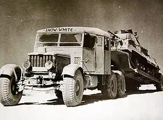 Scammell Pioneer przewożący czołg Cruiser Mk I