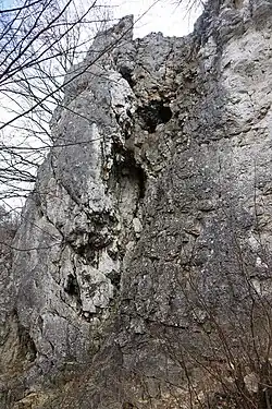 I Filarek i komin z otworem jaskini