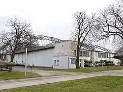 Duży hangar