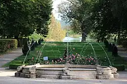 fragment ogrodu pałacowego