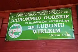 Tablica z nazwą schroniska