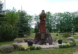 Pomnik patrona szkoły podstawowej