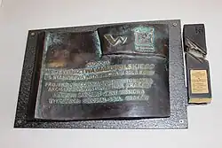 Tablica upamiętniająca Nagrodę Województwa Małopolskiego im. Stanisława Witkiewicza dla obiektu (2008)