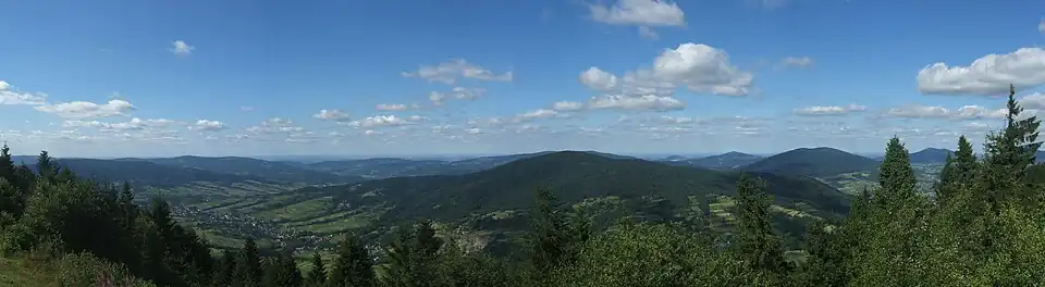 Panorama spod schroniska na Luboniu Wielkim