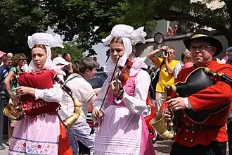 Kapela ludowaw korowodzie na Festiwalu Kapel i Śpiewaków Ludowych w Kazimierzu Dolnym (2015)