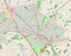 Mapa konturowa Luton, blisko centrum na dole znajduje się punkt z opisem „Kenilworth Road”