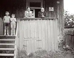 Notariusz dr Leon Mietelski (od prawej) z żoną Ireną oraz synami Markiem i Janem (w II połowie 1938 r.)