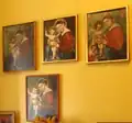 Obrazy Matki Bożej Pocieszenia na jednej z wystaw w muzeum żywieckim (obrazy na czarnym tle autorstwa Andrzeja Madalskiego, a na zielonym Wincentego Chrząstkiewicza)