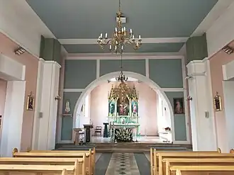 Wnętrze z ołtarzem