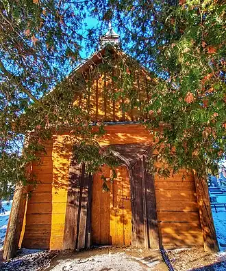 Elewacja główna z portalem