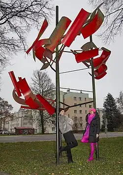 Forma przestrzenna zrealizowana przez Magdalenę Więcek-Wnuk podczas I Biennale Form Przestrzennych (1965).