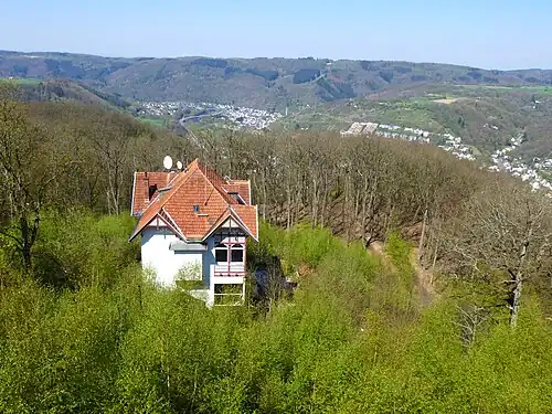 Widok z Malbergturm na górną stację