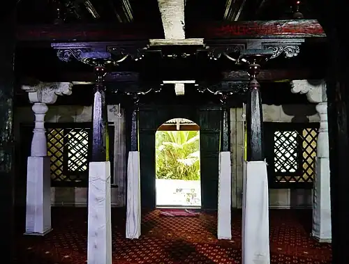 Wnętrze meczetu (2018)