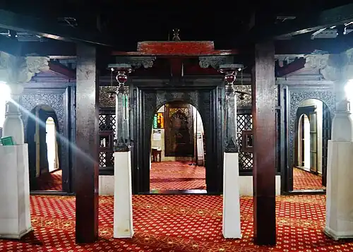 Wnętrze meczetu (2018)