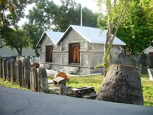 Sułtańskie grobowce obok meczetu Piątkowego (2006)