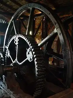 Koło zamachowe "Szaleniec" w muzeum w Maleńcu