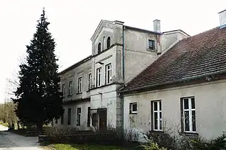 Dwór przed remontem (2015)