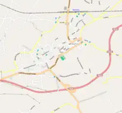 Mapa konturowa Bochni, blisko prawej krawędzi u góry znajduje się punkt z opisem „Podedworze”