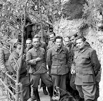 Josip Broz Tito (pierwszy z prawej) z bliskimi współpracownikami w maju 1944 roku.