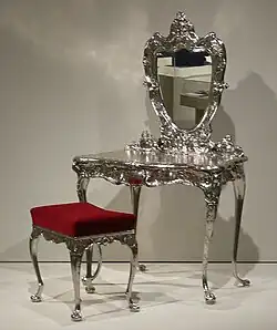William C. Codman, Toaletka typu Martelé i krzesło, materiały: srebro, szkło, tkanina, kość słoniowa, 1899