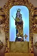 Rzeźba Matki Boskiej Kamionkowskiej w ołtarzu głównym domku loretańskiego