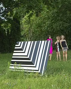 Rzeźba została stworzona w ramach projektu „Ruchome Formy” w 2014 roku w Elblągu