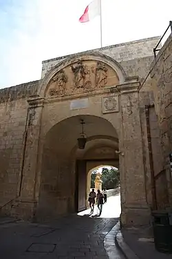 Brama Mdiny (patrząc od strony miasta)