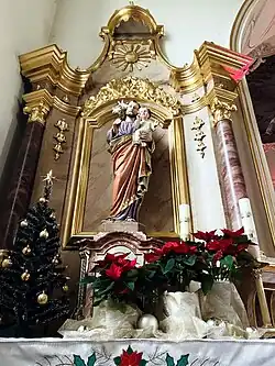 Ołtarz boczny w kościele poświęcony św. Józefowi