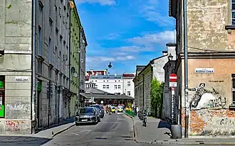 Widok z ul. Bożego Ciała na wschód, widoczny „Okrąglak” na pl. Nowym.