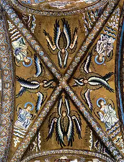 Mozaika z serafinami (aniołami) na suficie