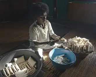 Przygotowywanie placków z sago