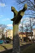 Rzeźba „Macierzyństwo” (w 2017 przeniesiona w inne miejsce)